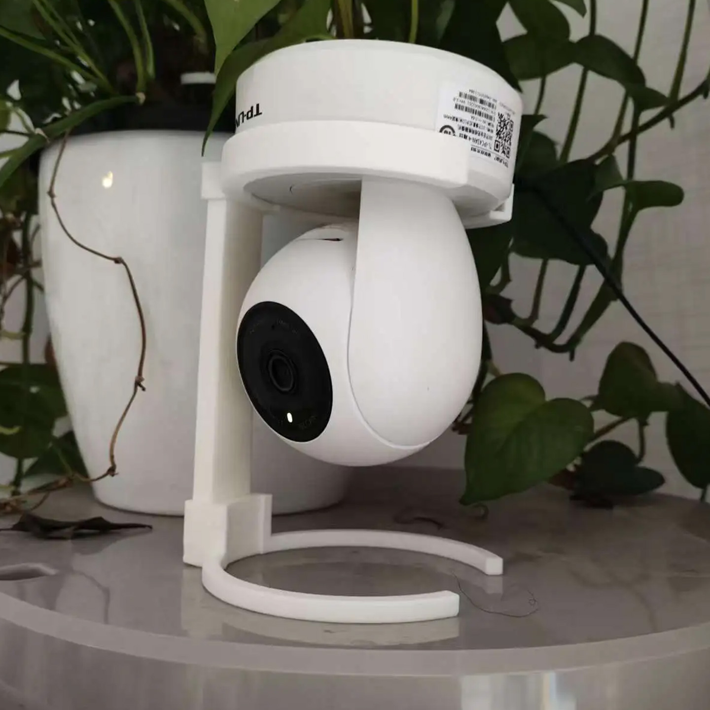 TP-Link スマートホームセキュリティカメラ用逆さカメラ - Eufy Camera E220 のレビューと価格